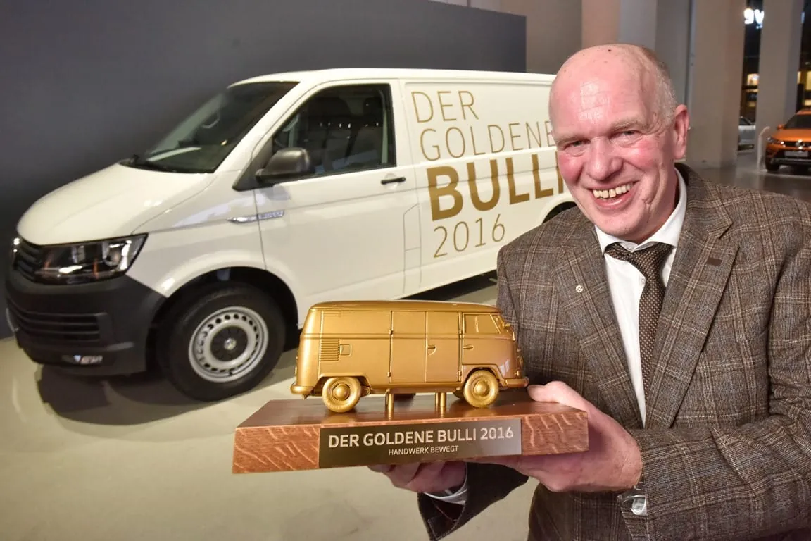 Volkswagen Nutzfahrzeuge: SHK-Profi Roland Ketterer gewinnt „Goldenen Bulli“