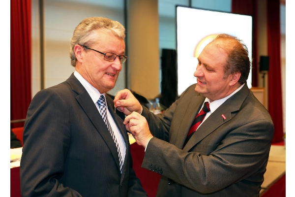 Hohe Auszeichnung für Präsident Stather