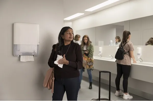 Studie zeigt: Gäste empfinden Lufthandtrockner in Waschräumen als unsicher