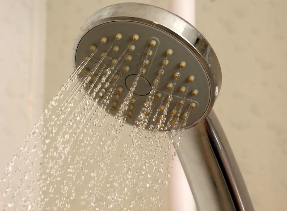 Dusche recycelt ihr eigenes Wasser