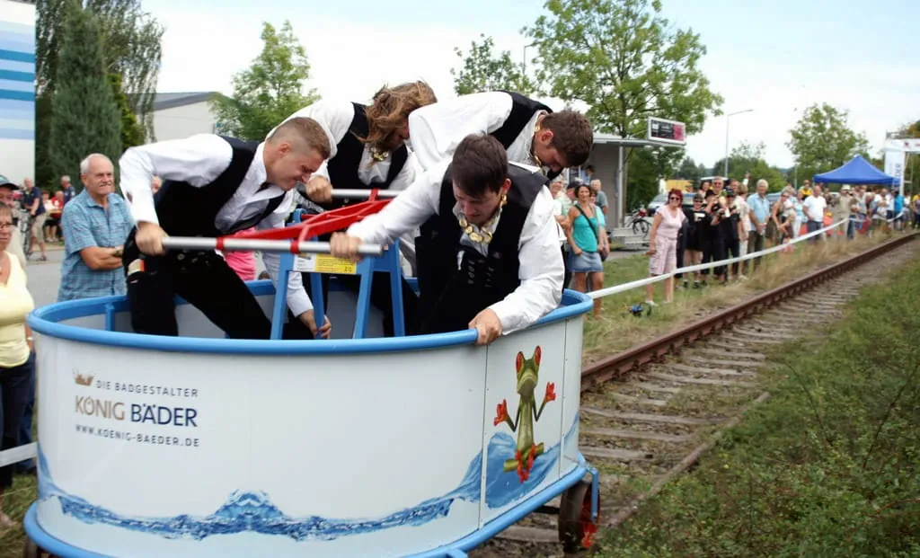 Vollgas auf Bühne und Schienen