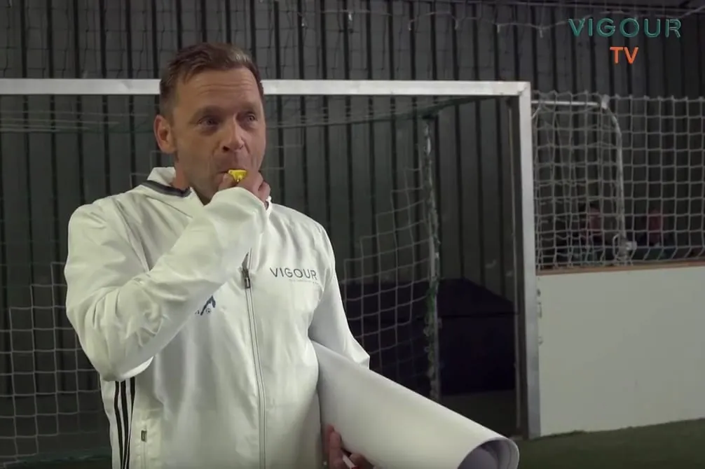 Vigour-Video: „Icke“ Häßler lässt für den „Vigour-Cup“ trainieren