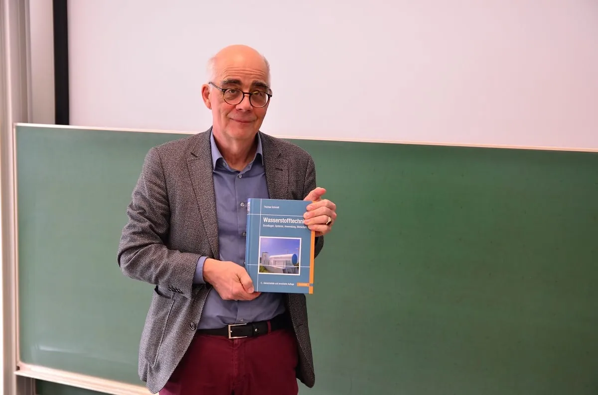 „Wasserstofftechnik“: Fach- und Lehrbuch erscheint in erweiterter 2. Auflage