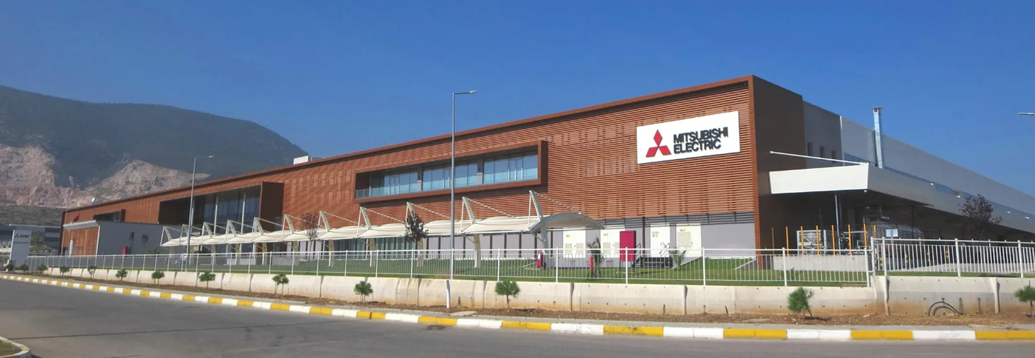 Mitsubishi Electric baut Produktionskapazität aus