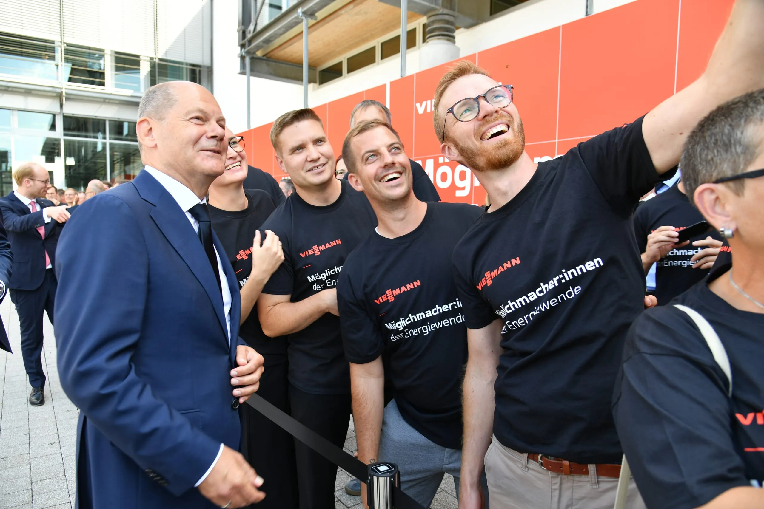 Bundeskanzler Olaf Scholz zu Besuch bei Viessmann