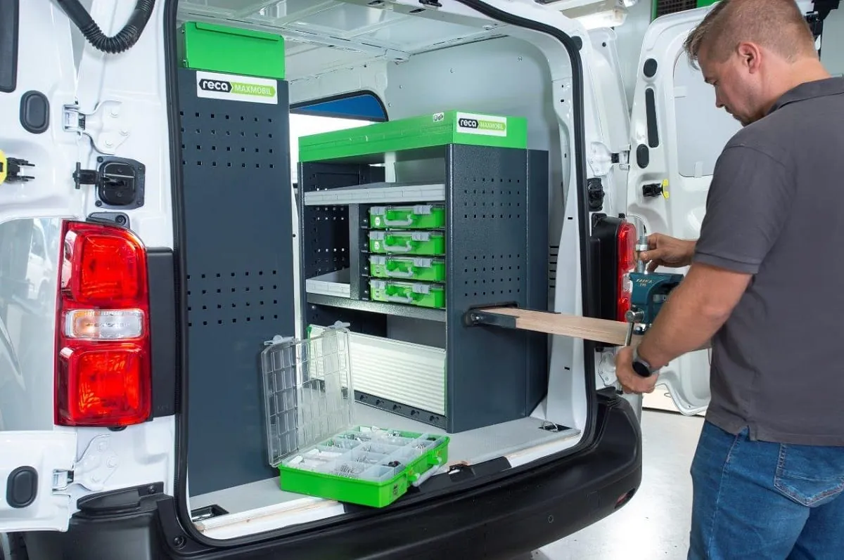 SDH: Firmenwagen und Fahrzeugeinrichtung auf der SHK Essen