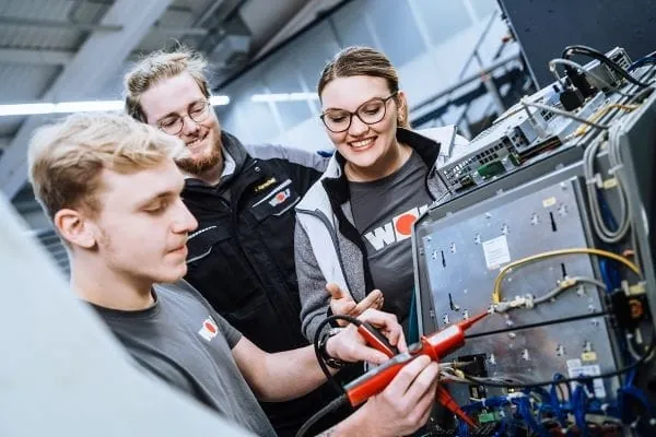 Mit 26 Jahren ist Belinda Schneider die erste und zugleich j&uuml;ngste weibliche Ausbilderin f&uuml;r gewerblich-technische Berufe bei Wolf.