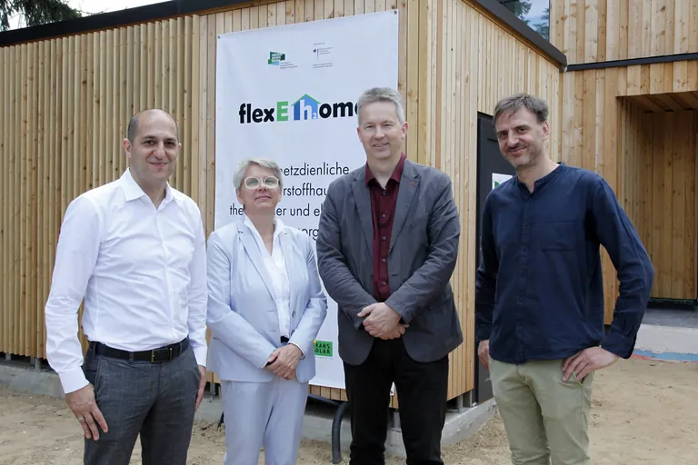 Forschungsprojekt &bdquo;FlexEhome&ldquo; mit elektrischer und thermischer Vollversorgung