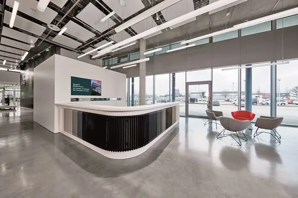 Design-Heizkörper als Teil der Markenerlebnisraum-Ausstellung von Zehnder