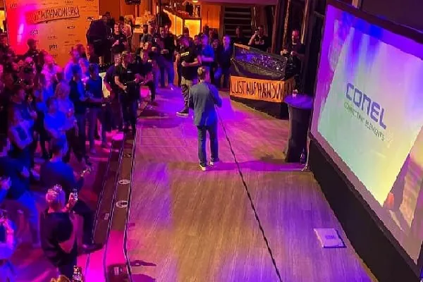 Oliver Pocher auf der B&uuml;hne beim Event #lustaufshandwerk auf Eventschiff in K&ouml;ln.