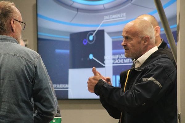 An Ständen und Showtrucks konnten sich die Handwerker, Installateure und Monteure direkt mit den fachlichen Ansprechpartnern austauschen