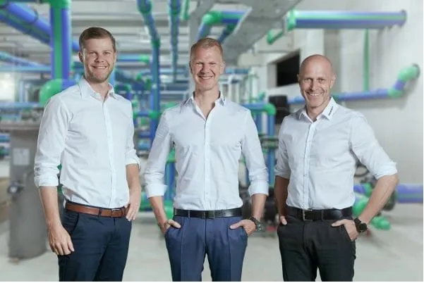 Christof (links) und Dirk Rosenberg (rechts) wechseln in den Beirat der aquatherm GmbH, Maik Rosenberg (Mitte) f&uuml;hrt die Gesch&auml;fte ab 1. Januar zusammen mit Jan Kriedel (nicht im Bild). 