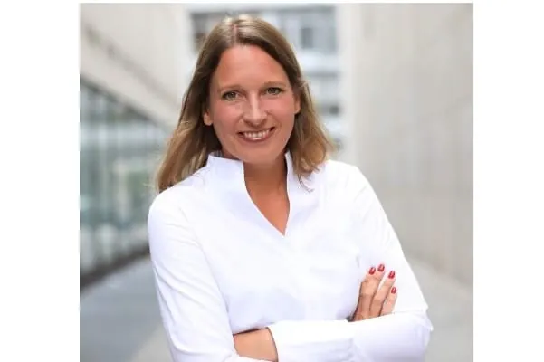 Portraitbild Marketing-Leiterin Silvia Dufils