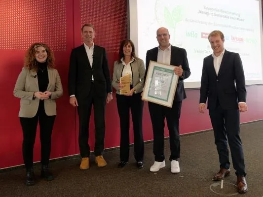 Preis f&uuml;r nachhaltige Neuerungen: Christina Ruschitzka (Complexity Management Academy), Prof. Dr. G&uuml;nther Schuh (RWTH Aachen), Claudia Brasse, Timo Starkmuth (beide Wilo SE) und Sven Sch&uuml;mmelfeder (Complexity Management Academy). v. l.