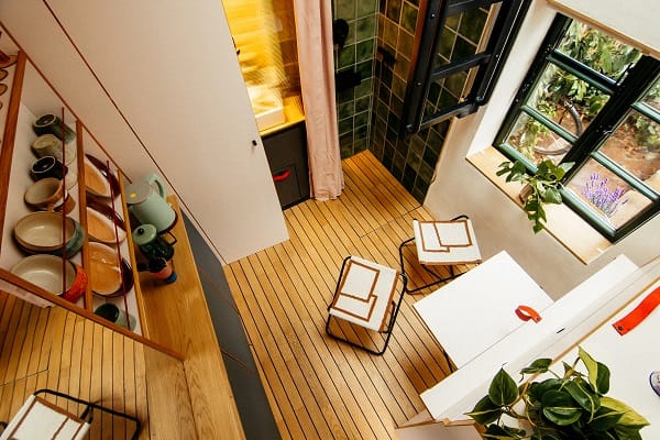 Die Heizung des Tiny House ist in den Wänden hinter Lehmputz versteckt.