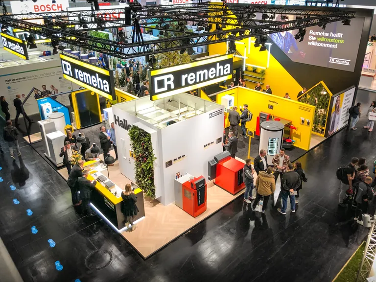 Modern und informativ pr&auml;sentiert sich der Messestand von Remeha auf den Fr&uuml;hlingsmessen 2024.