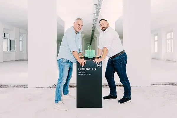Alexander Piesche (Vertriebsleitung, l.) und Torsten Schmidt (Verkaufsleitung) freuen sich darauf, die neue Produktlinie Biocat LS Leckageschutz auf der SHK+E in Essen zu pr&auml;sentieren.