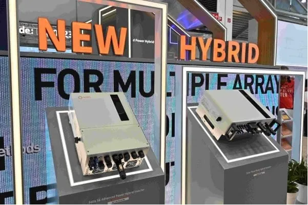 Wechselrichter ausgestellt auf der Messe Intersolar.