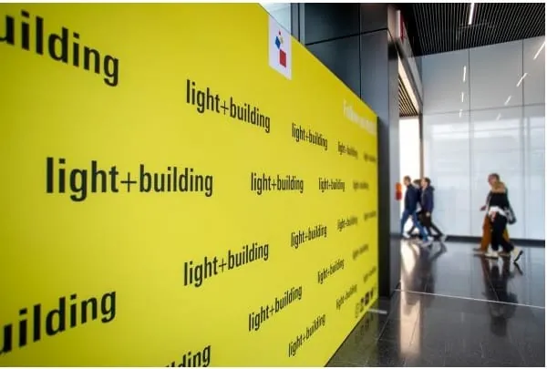 Light + Building: Plakatwand