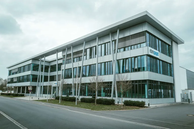 Die ebm-papst-Division Industrielle Antriebstechnik entwickelt, produziert und verkauft technologisch f&uuml;hrende Produktl&ouml;sungen wie kompakte und intelligente Antriebssysteml&ouml;sungen, unter anderem auch f&uuml;r fahrerlose Transportsysteme.