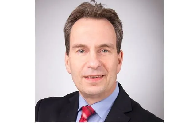 Wolfram Seifert aus dem Team der Horst Hirsch KG ist in Ost-Niedersachsen der Ansprechpartner für Deckenstrahlplatten und besonders zum Baukastensystem KSP to go.