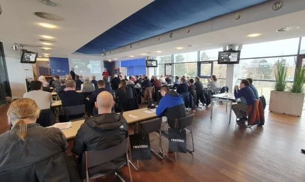 F&uuml;r alle, die fachlich up to date bleiben wollen, bietet die Resideo Academy wieder ein umfangreiches kostenloses Weiterbildungsprogramm mit Pr&auml;senzschulungen, WebSeminaren oder eLearning-Einheiten.
