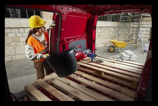 Der neue Transit Connect bietet ein vergrößertes Ladevolumen von bis zu 3,7 m3.