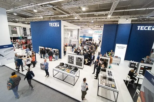 Tece l&auml;dt alle Besucher ein, den Messestand zu erkunden und die neuesten Produktentwicklungen hautnah zu erleben.