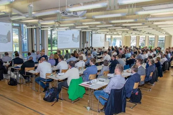 Teilnehmerinnen und Teilnehmer in Karlsruhe beim Vortrag von Dr. Eike Willers, Otto Egelhof GmbH & Co. KG.