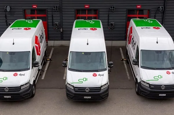Der DPD testet im Rahmen eines Forschungsprojekts das Konzept des bidirektionalen Ladens mit seiner E-Fahrzeugflotte.