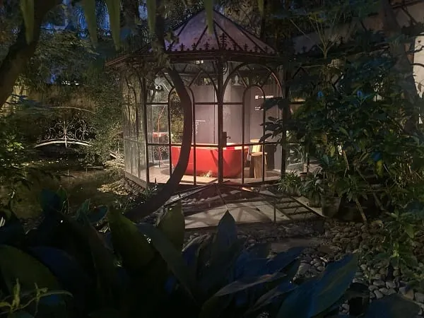 Der mehrgeschossige Palazzo Durini bietet den perfekten Rahmen f&uuml;r die Kreationen der Designer.