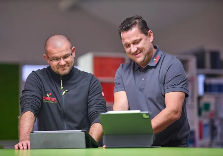 „Der Innendienst erstellt die Arbeitsaufträge digital und übermittelt sie direkt auf die Mobilgeräte der jeweiligen Außendienstmitarbeiter.