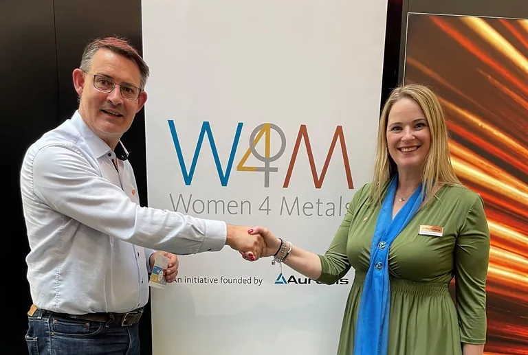 Markus Killer, kaufm&auml;nnischer Gesch&auml;ftsleiter beim Kupferverband freut sich zusammen mit Tanja Winter, Women4Metals, nun Mitglied des Netzwerkes zu sein und dieses aktiv zu unterst&uuml;tzen.