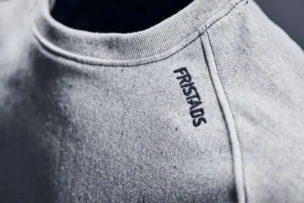 Das neue Sweatshirt von Fristads besteht zu 15 % aus Fasern, die aus gesammelten gebrauchten Kleidungsst&uuml;cken hergestellt werden.