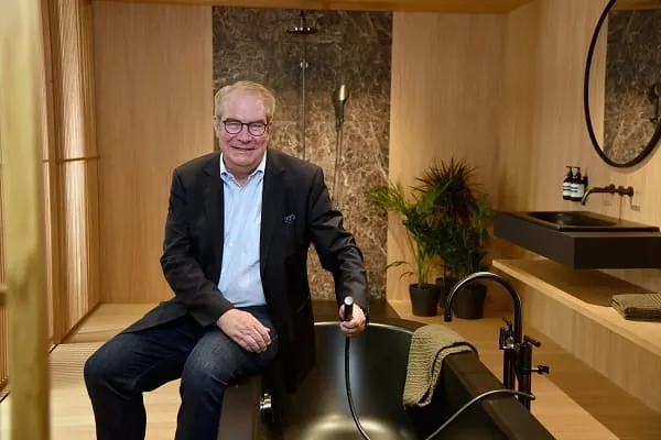 Jens J. Wischmann, Gesch&auml;ftsf&uuml;hrer der Vereinigung Deutsche Sanit&auml;rwirtschaft (VDS) e. V., zeigt sich zuversichtlich, den Erfolg der bundesweiten Promotion-Aktion Tag des Bades aus 2023 auch dieses Jahr wiederholen zu k&ouml;nnen. 