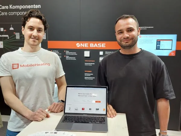 Die Macher hinter der MobileHeating Plattform: Baris Buchholz, Business Development Manager, und Jordan Lunetta, Sevice Owner (v.r.).