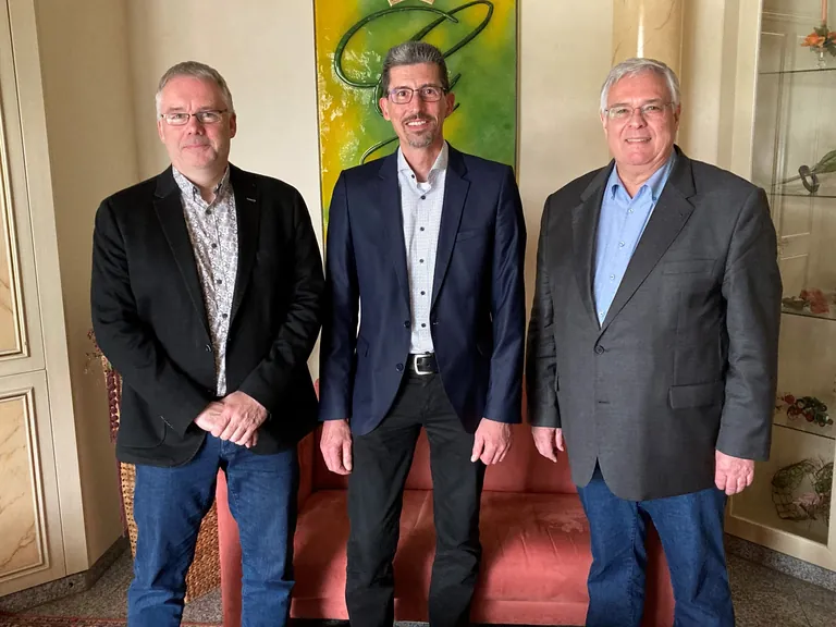 Wiederwahl des ÜWG-Vorstands Olaf Baus (stellv. ÜWG-Vorsitzender), Thomas Kleinehr (Vorsitzender), Karl-Heinz Thielmann (ÜWG-Geschäftsführer) (v.l.).