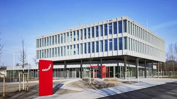 Au&szlig;enansicht &bdquo;Center of Climate&ldquo; am deutschen Standort von Zehnder in Lahr.