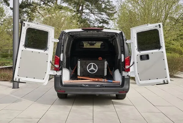 Ausreichend Platz: Hier im Mercedes-Benz Vito 4x4 Panel Van.