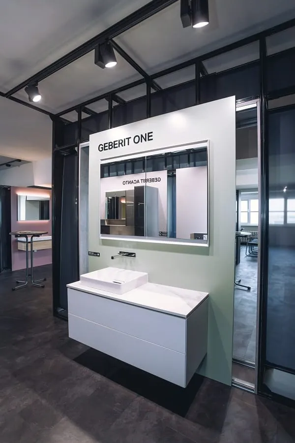 In den neuen Ausstellungsr&auml;umen am Keramikstandort Haldensleben k&ouml;nnen Besucher innovatives Baddesign von Geberit erleben.