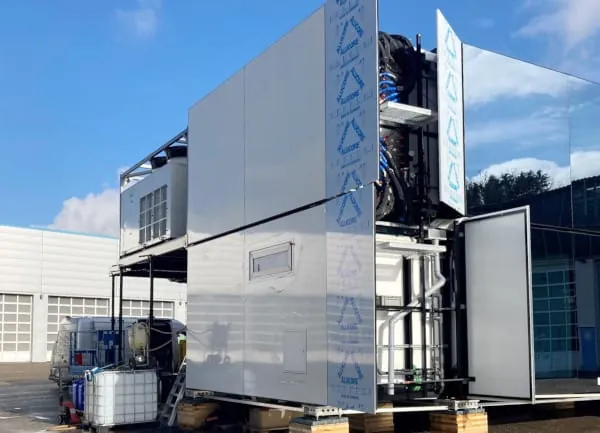 Neben dem KWP Eco (links oben) waren auch alle weiteren technischen Anlagenkomponenten sicher unterzubringen.