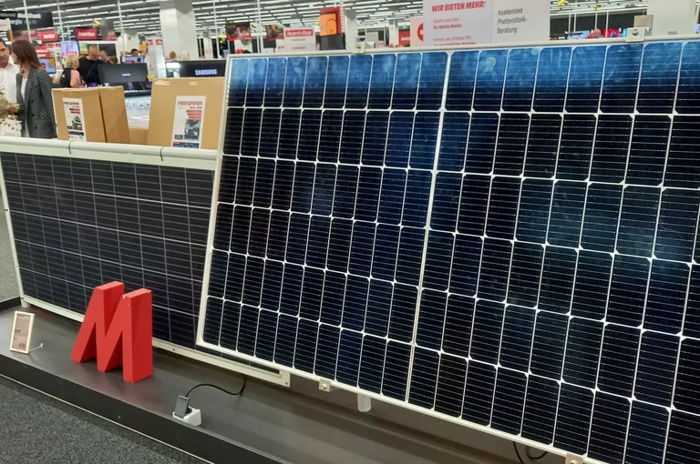 Steckerfertiges PV-Modul f&uuml;r den Balkon im Discounter