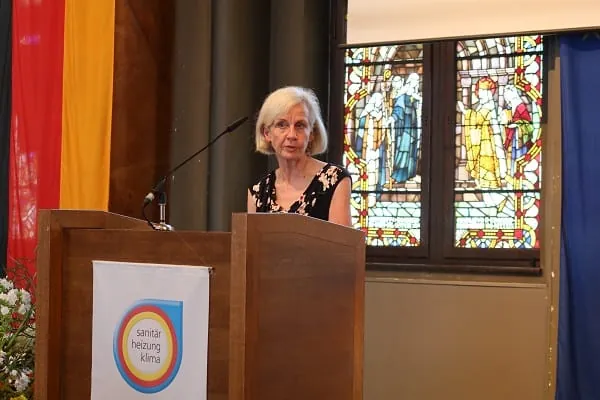 Die Festrednerin Prof. U. Münch gewährt den Teilnehmern interessante Einblicke in politische Zusammenhänge.