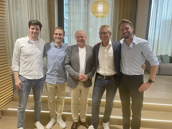 Freuen sich über den Gesellschafterwechsel Kilian Mayer, LEA Partners; Felix Schües, LEA Partners; Heinz Nießen, Gründer und ehemaliger Alleingesellschafter Orca Software; Manfred Scholz, Geschäftsführer Orca Software; Nils Berger, LEA Partners (v.l.).