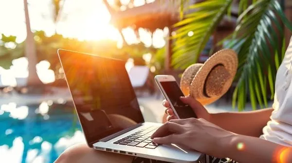 Wenn auf Anweisung des Chefs während des Urlaubs telefoniert, gemailt oder anderweitig gearbeitet wird, gilt diese Zeit als Arbeitszeit.