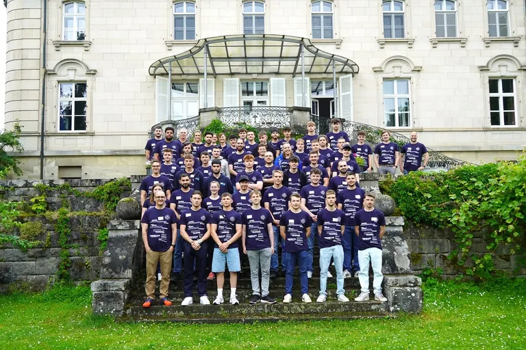 Vom 19. bis 21. Juni 2024 hat das zweite interdomus Haustechnik Lehrlingscamp mit über 50 SHK-Lehrlingen von mehr als 30 Fachhandwerksbetrieben aus ganz Deutschland auf Schloss Craheim stattgefunden.