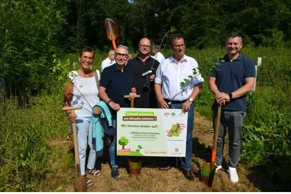 Elvis Grabic (Vorstand Sales und Marketing Palette CAD AG), Peter Hauk (Minister f&uuml;r Ern&auml;hrung, L&auml;ndlichen Raum und Ver-braucherschutz von Baden-W&uuml;rttemberg), Volker Zeller (Vorstandsvorsitzender Palette CAD AG), Walter Zinser (Vorsitzender des Aufsichtsrats Palette CAD AG) mit Ehefrau Sonja Zinser