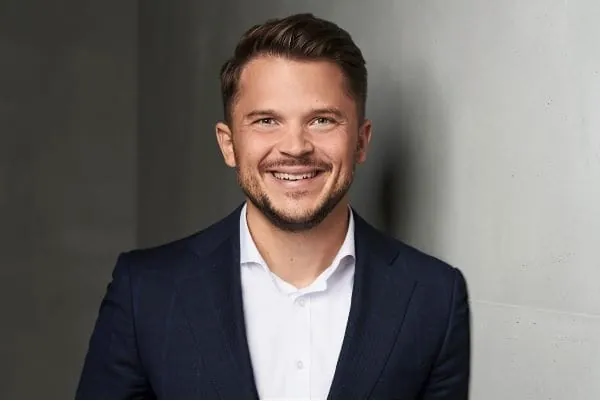 Hendrik Koopmann &uuml;bernimmt die Leitung des Vertriebs Deutschland bei burgbad, die unter seiner F&uuml;hrung als Vertriebsregion D-A-CH neu zusammengefasst wird.