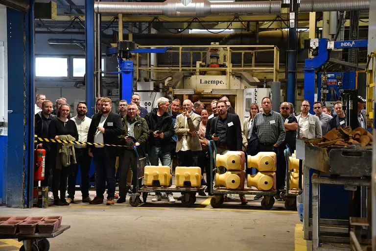 Herborner Pumpentechnik feiert 150 Jahre mit einer festlichen Veranstaltung, die Vergangenheit, Gegenwart und Zukunft zelebriert. Gro&szlig;es Interesse fand die Gie&szlig;ereivorf&uuml;hrung.