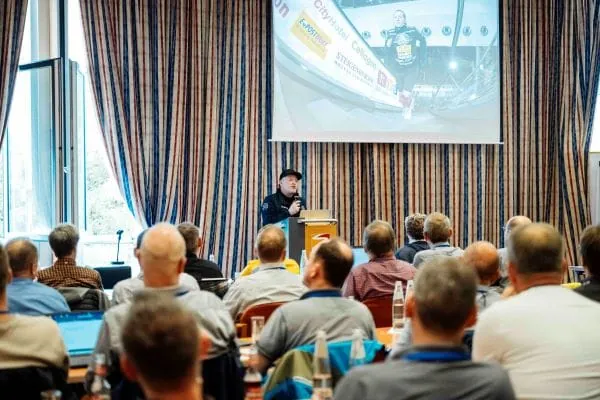 Sänger, Unternehmer und Ausdauersportler Joey Kelly in seinem spannenden und motivierenden Vortrag.